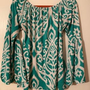 Dress shirt with flare sleeves